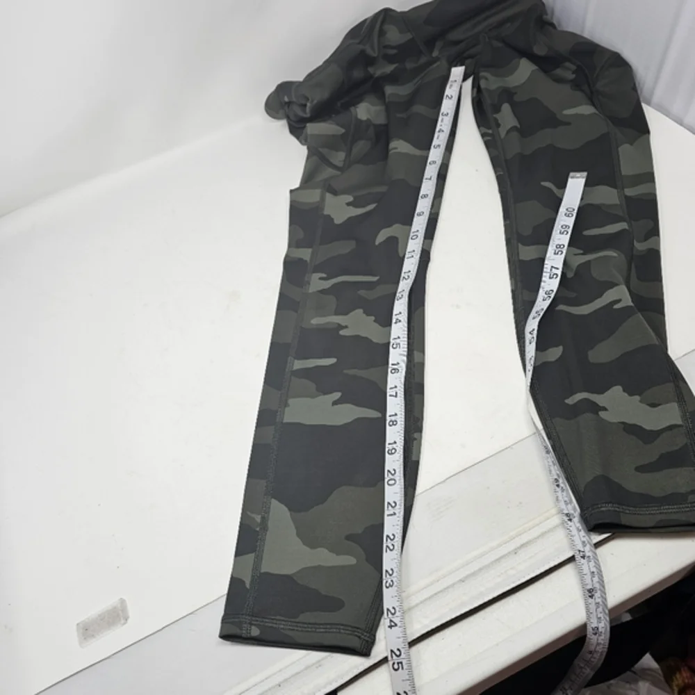 Athleta Camo Contender 7/8 Tight Leggings Green 405480-02 Women's Size Small.‎